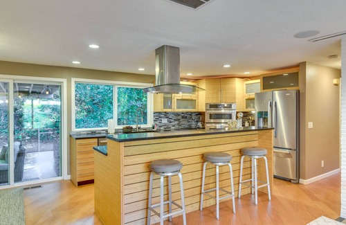 Palisades Maison | Lake Oswego Home w/ Covered Patio: Near Portland!