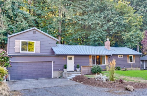 Palisades Maison | Lake Oswego Home with Covered Patio Near Portland!