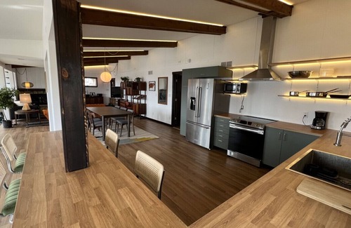 Pepin Maison | Lake Pepin Marina Bungalow - River Views, Hot Tub!