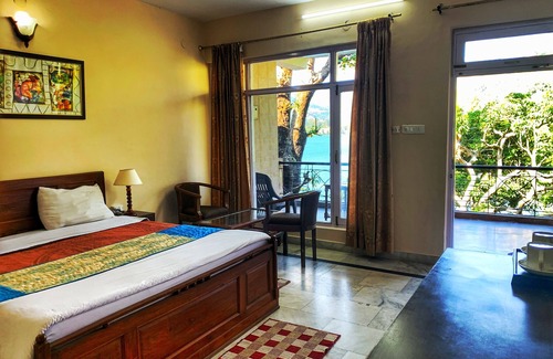 Bhimtal Hôtel | Lake Retreat offers the most stunning lake view and landscapes in the Himalayas.