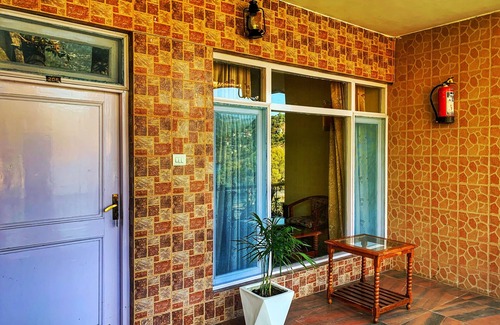 Bhimtal Hôtel | Lake Retreat offers the most stunning lake view and landscapes in the Himalayas.