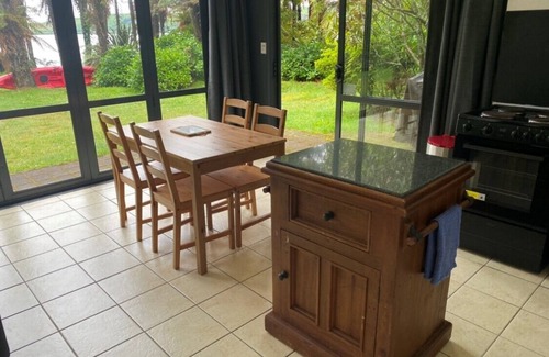 Tikitere Appartement | Lake Rotoiti - hot water creek.