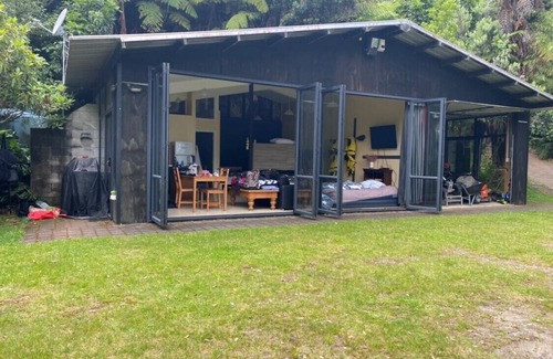 Tikitere Appartement | Lake Rotoiti - hot water creek.