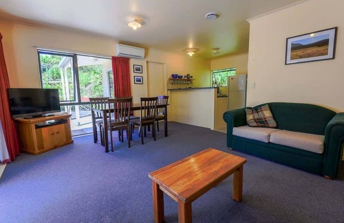 Okere Falls Maison | Lake Rotoiti Retreat