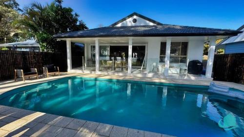 Nords Wharf Maison | Lake Sabai - Waterfront and private pool