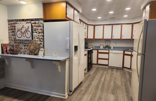 Monticello Maison | Lake Shafer Home: Boat, Swim, Kayak, BBQ, Sunsets, ten minutes to Indiana Beach