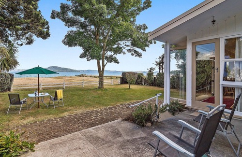 Hannahs Bay Cottage | Lake Shores Cottage - Hannahs Bay Holiday Home