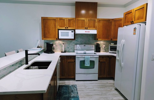 Sicamous Copropriété | Lake side 2-bedroom condo in Sicamous with WiFi, AC