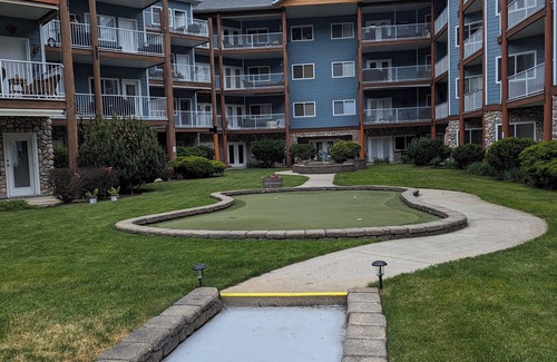Sicamous Copropriété | Lake side 2-bedroom condo in Sicamous with WiFi, AC
