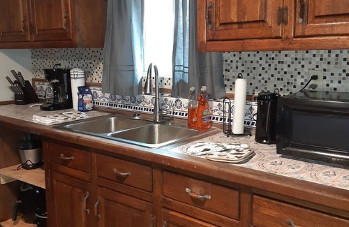 Sardis Maison | Lake side cabin with spacious den
