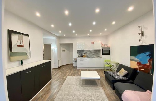 Tempelhof Appartement | Lake Side Park/Historic/BER/THF