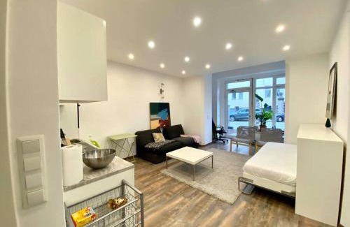 Tempelhof Appartement | Lake Side Park/Historic/BER/THF