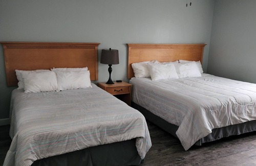 Upper Peninsula Michigan Hôtel | Lake Superior View- 3 Bedroom Suite at Econo Lodge Lakeside