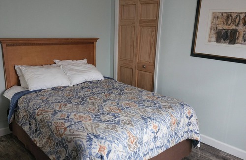 Upper Peninsula Michigan Hôtel | Lake Superior View- 3 Bedroom Suite at Econo Lodge Lakeside