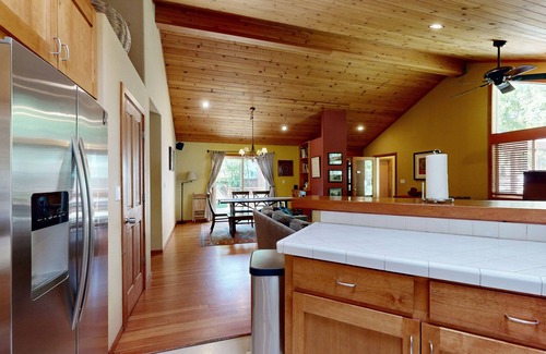 Comstock Acres Cabine | Lake Tahoe Cabin with Hot Tub, Private Studio, Garage & Yard - Near Resorts