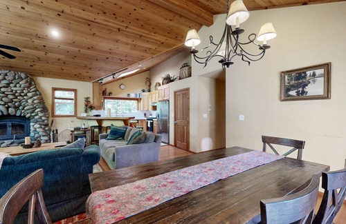 Comstock Acres Cabine | Lake Tahoe Cabin with Hot Tub, Private Studio, Garage & Yard - Near Resorts