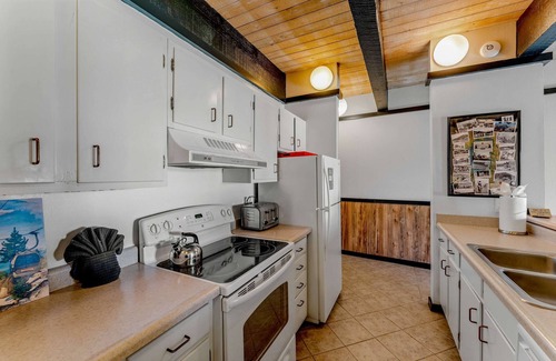 Brockway Copropriété | Lake Tahoe Vacation Rental w/ Patio & Pool Access