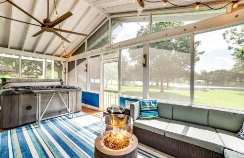 Wills Point Maison | Lake Tawakoni Access and Hot Tub - Wills Point Home!