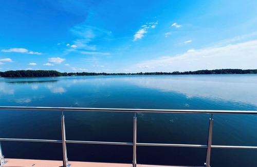 Goyatz Location De Bateaux | Lake time in a houseboat with fireplace & sauna on Lake Schwielochsee