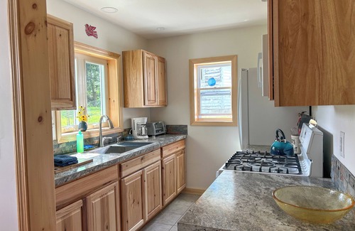 Jefferson Cottage | Lake Top Cottage - Midcoast Maine - New Reno - High-Speed WiFi
