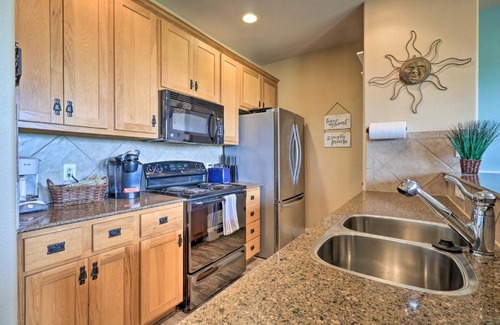 Jonestown Appartement | Lake Travis Condo with Resort Amenity Access!