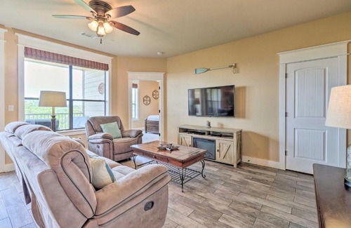 Jonestown Appartement | Lake Travis Condo with Resort Amenity Access!