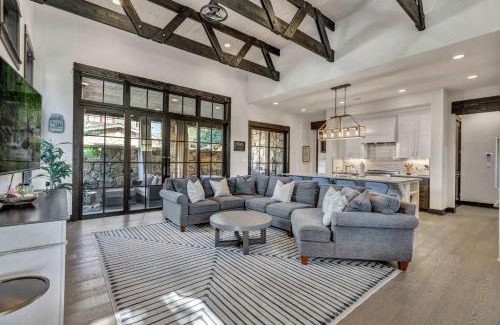 Spicewood Maison | Lake Travis Cottage - Hot Tub - Pickleball - BBQ