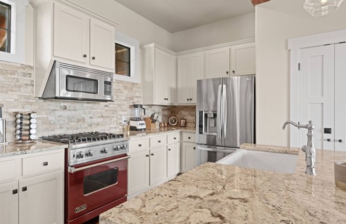 Leander Cabine | Lake Travis Luxury 5bd/3bath Cabin Hollows Resort
