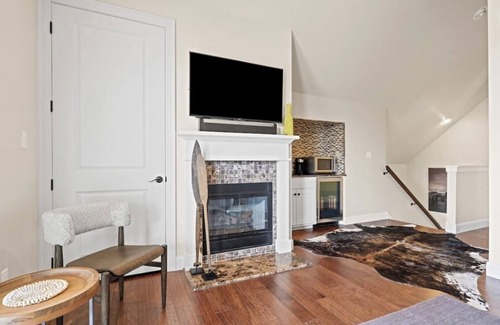 Leander Cabine | Lake Travis Luxury 5bd/3bath Cabin Hollows Resort