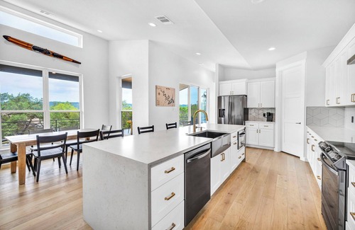 Point Venture Maison | NEW LISTING 20% OFF! Lake Travis+Pickleball+Golf: Family & Bachelorette Friendly