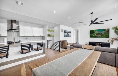 Point Venture Maison | NEW LISTING 20% OFF! Lake Travis+Pickleball+Golf: Family & Bachelorette Friendly