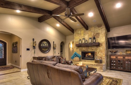 Highland Lake Estates Villa | Neuf Lake Travis Waterfront Dream Home, Piscine, quai, vue, cuisine extérieure