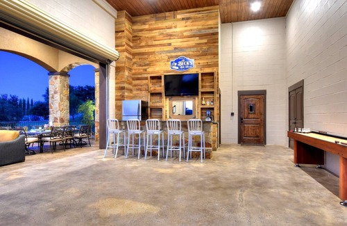 Highland Lake Estates Villa | Neuf Lake Travis Waterfront Dream Home, Piscine, quai, vue, cuisine extérieure