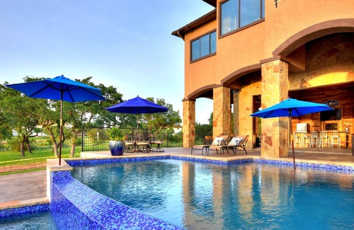 Highland Lake Estates Villa | Neuf Lake Travis Waterfront Dream Home, Piscine, quai, vue, cuisine extérieure