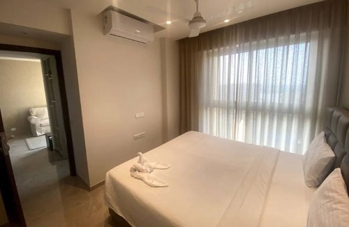 Hiranandani Gardens Appartement | Lake View 1-bedroom @ Hiranandani Powai- Maxxvalue