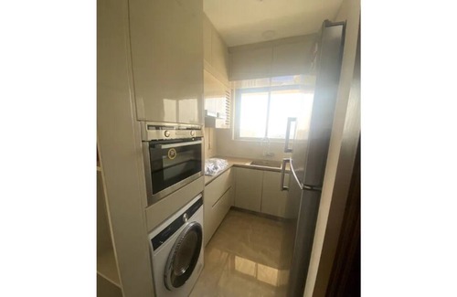 Hiranandani Gardens Appartement | Lake View 1-bedroom @ Hiranandani Powai- Maxxvalue