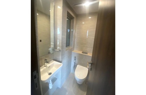 Hiranandani Gardens Appartement | Lake View 1-bedroom @ Hiranandani Powai- Maxxvalue
