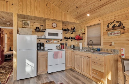 White County Cabine | Lake View Adventure Cabin at Bear Bluff Retreat