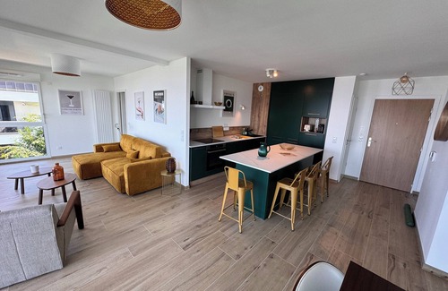 Evian-les-Bains Appartement | Splendide appartement, neuf, terrasse, vue 180° lac, 5' du golf