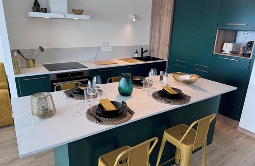 Evian-les-Bains Appartement | Splendide appartement, neuf, terrasse, vue 180° lac, 5' du golf