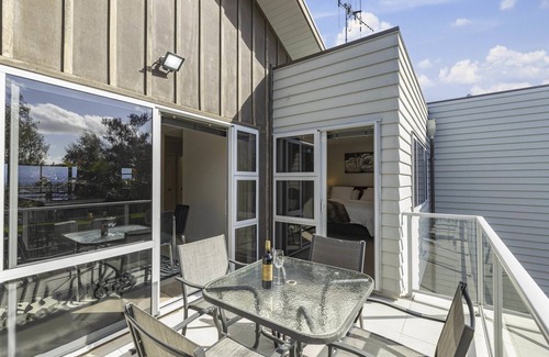 Taupo Cottage | Bay Bliss - Lake Taupo Holiday Home