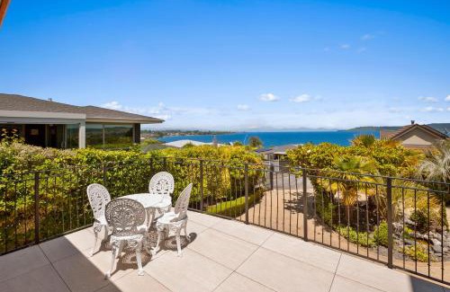Hilltop Maison | Lake View by Town
