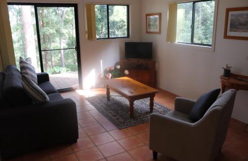 Landsborough Chalet De Ski | LAKE VIEW CHALET Australia Zoo close by