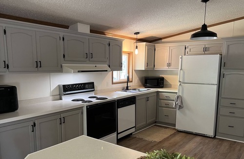 Elysian Maison | Lake View Cottage in Elysian with Lake Francis Views - 20% Weekly Discount