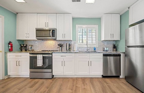 Hampton Cottage | Lake View: Cozy 2 BR Cottage Close to Atlanta