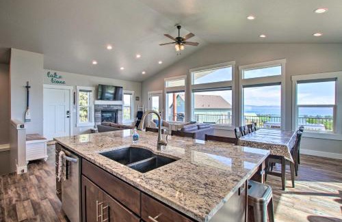 Sweetwater Maison | Lake-View Escape with Private Beach Resort Access!