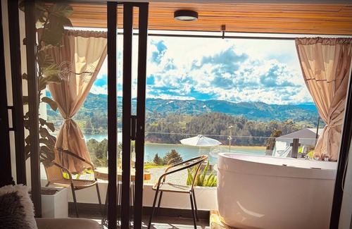 Guatape Appartement | LAKE VIEW FOR 2 TO 6 PERSONS WITH INDOOR AND OUTDOOR JACUZZI