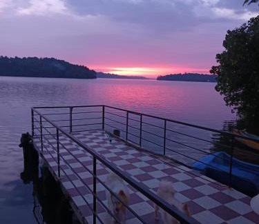 Quilon Maison | Lake View Homestay Kundara