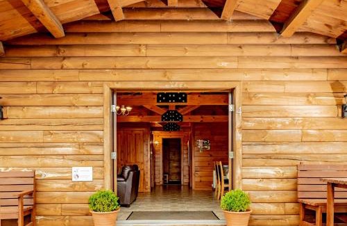 Wrangle Maison | Lake View Lodges - 25072