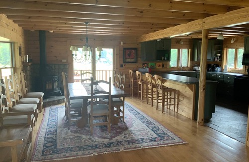 Fishs Eddy Maison | Lake View Log Cabin with amazing views